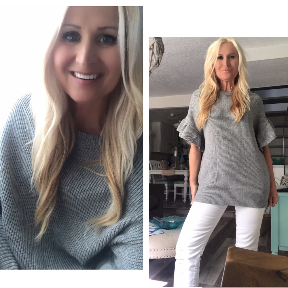 ☕️ Stunning Gray Bell Sleeves Top 🤩Sale
